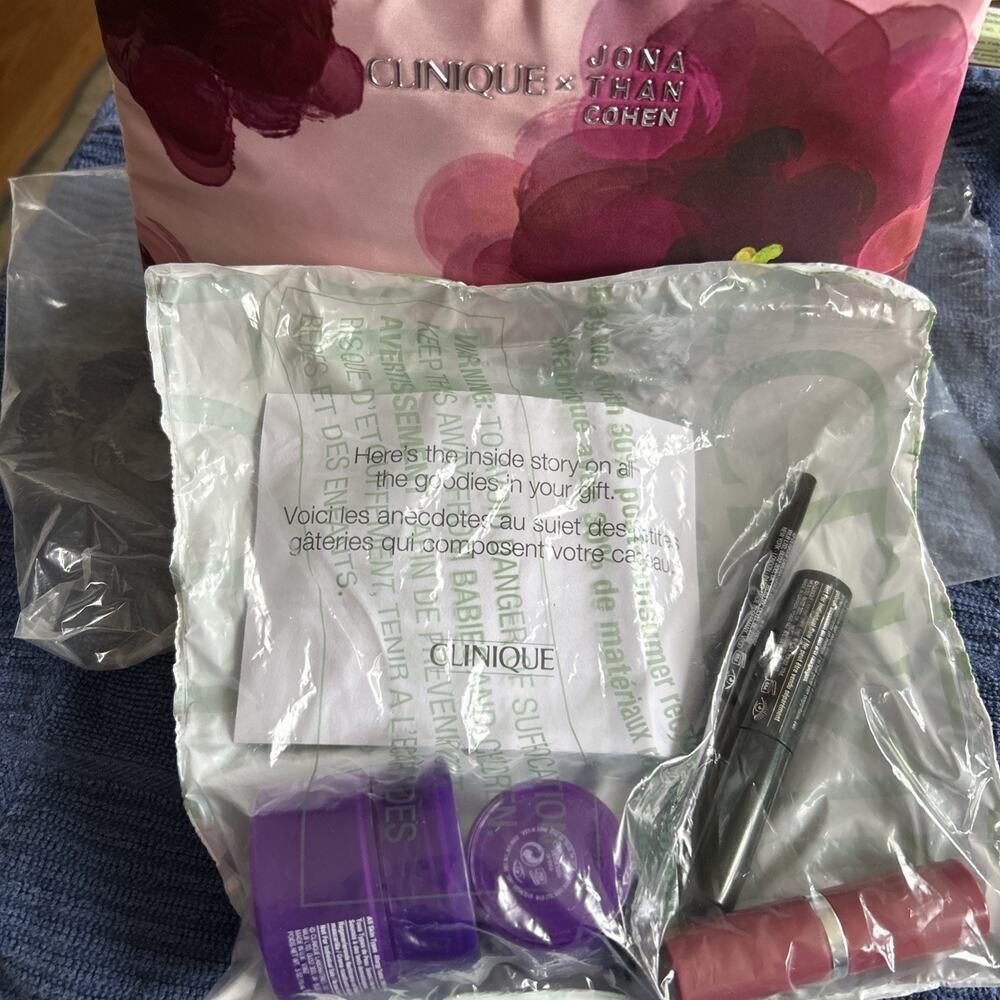 NEWClinique 6-Piece Gift Set – Jonathan Cohen Bag + Smart Clinical Repair/Makeup